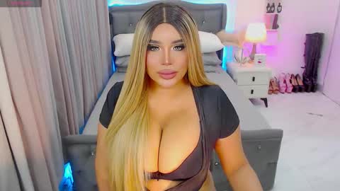 Kyla Yung online show from October 2025 09:42:02 AM