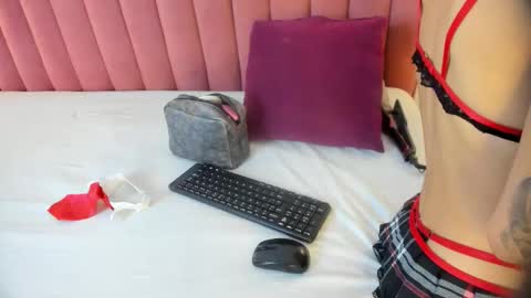 Seline  online show from November 2025 07:57:01 PM