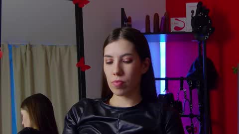 Nicole online show from February 2026 06:22:01 AM