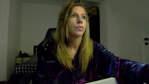 sellena_angel online show from May 2026 02:00:01 PM