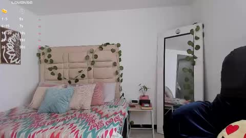 Selyn online show from November 2025 04:03:01 PM