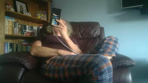 Snapshot of seniorfuntime1556 chatting on January 2025 10:05:02 AM Summiteer online show from January 2025 10:05:02 AM