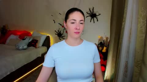 sensitiveheartt online show from October 2025 12:00:02 PM