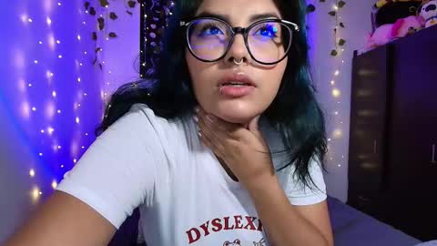 Snapshot of sensual_flame chatting on March 2026 12:54:01 AM Camille and sophie online show from March 2026 12:54:01 AM