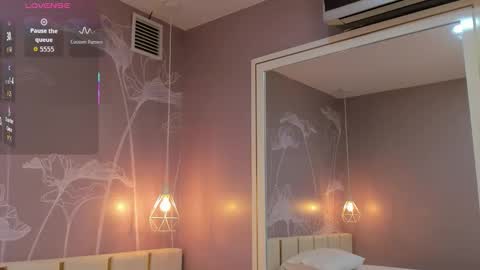 Sophie     online show from October 2025 10:11:01 AM