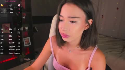 Snapshot of sensualily chatting on April 2026 03:35:01 PM Kiki online show from April 2026 03:35:01 PM