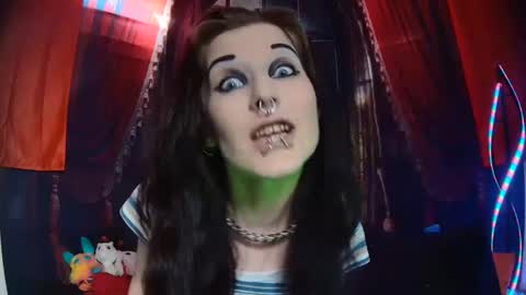 Snapshot of seraphinmunster chatting on December 2024 05:45:02 PM Seraphin Munster online show from December 2024 05:45:02 PM
