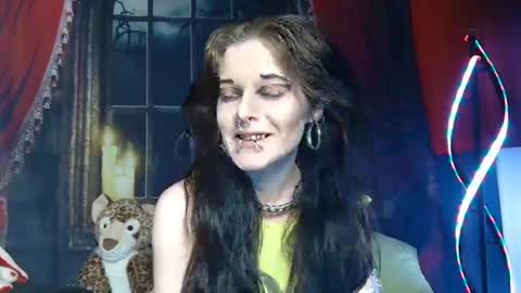 Snapshot of seraphinmunster chatting on February 2025 11:45:01 PM Seraphin Munster online show from February 2025 11:45:01 PM