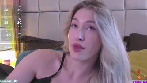 Snapshot of serena_bennet chatting on November 2025 12:18:01 PM Serena online show from November 2025 12:18:01 PM