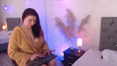Snapshot of serena_houstonn chatting on June 2026 10:47:02 PM Serena online show from June 2026 10:47:02 PM
