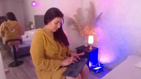 Snapshot of serena_houstonn chatting on June 2026 10:53:02 PM Serena online show from June 2026 10:53:02 PM