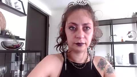 Serena Xyz online show from November 2025 05:44:01 PM