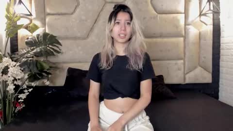 Serene online show from February 2026 01:00:02 PM