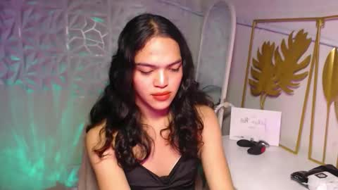 Bella online show from November 2025 07:01:02 PM