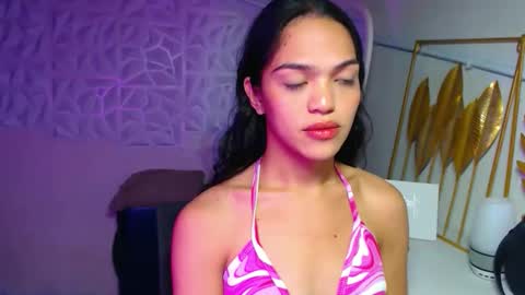 Snapshot of servicedoll18 chatting on January 2026 05:26:01 PM Bella online show from January 2026 05:26:01 PM