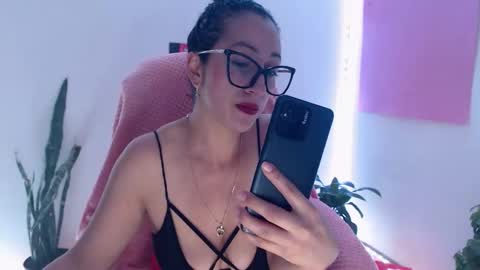 Snapshot of seuctive_woman57 chatting on November 2025 10:26:01 PM samy online show from November 2025 10:26:01 PM