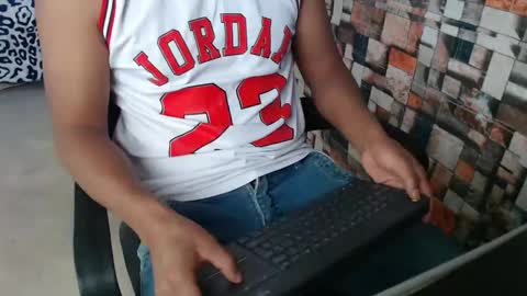 arnold online show from November 2025 09:25:02 PM