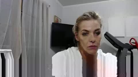 Snapshot of sexi_chrisly chatting on November 2025 07:03:02 AM Sexi Chrisly online show from November 2025 07:03:02 AM