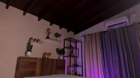 Snapshot of sexicanela99 chatting on September 2025 12:42:02 PM ... Camila ... online show from September 2025 12:42:02 PM