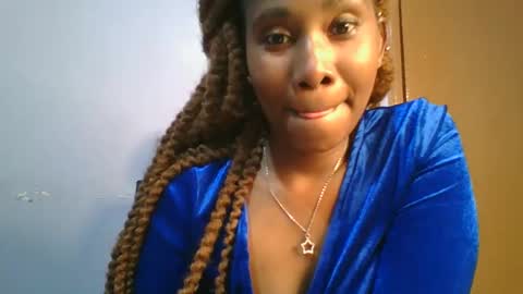 Snapshot of sexie_curvie chatting on February 2025 06:09:01 PM Maggie online show from February 2025 06:09:01 PM