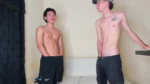 Snapshot of sexiest_girlscb chatting on October 2025 05:57:02 AM Izzy19Yearsgirl with glasseDereck18yearsboy with glasse Alice 19years-Dany 19 years online show from October 2025 05:57:02 AM