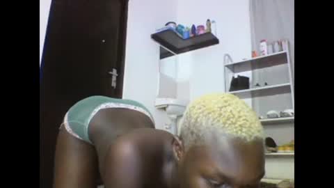 Snapshot of sexqueen02 chatting on March 2025 03:18:02 AM sexqueen02 online show from March 2025 03:18:02 AM