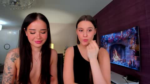 Snapshot of sexxxsirens chatting on December 2025 07:53:02 PM Hannah Monica Annie Andrea Eva Lina online show from December 2025 07:53:02 PM