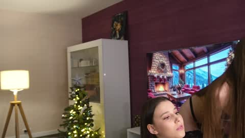 Snapshot of sexxxsirens chatting on December 2025 08:29:02 AM Hannah Monica Annie Andrea Eva Lina online show from December 2025 08:29:02 AM