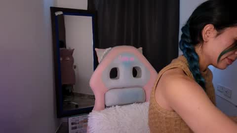  Angie   online show from November 2025 11:12:02 AM