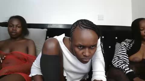 Snapshot of sexxymaya25 chatting on October 2025 09:54:01 AM maya online show from October 2025 09:54:01 AM