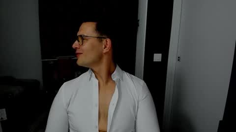 Sexxymuscles4U online show from November 2025 01:55:01 PM