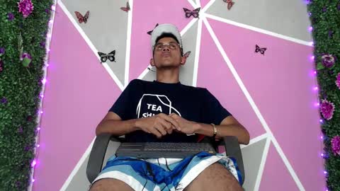 Snapshot of sexy__latin_cum chatting on November 2025 12:16:02 PM A L E X online show from November 2025 12:16:02 PM