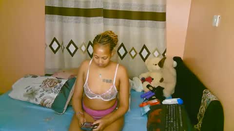 Snapshot of sexy_bluegirl chatting on October 2025 12:15:02 AM sexy_bluegirl online show from October 2025 12:15:02 AM