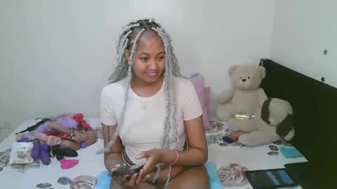 Snapshot of sexy_bluegirl chatting on May 2026 02:17:01 AM sexy_bluegirl online show from May 2026 02:17:01 AM