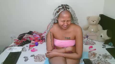 Snapshot of sexy_bluegirl chatting on May 2026 06:22:01 AM sexy_bluegirl online show from May 2026 06:22:01 AM