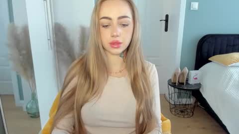 Snapshot of sexy_coralie chatting on April 2026 06:33:02 AM C o r a l i e online show from April 2026 06:33:02 AM