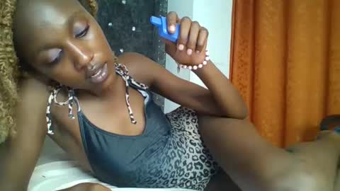 sexy_ebony_nica online show from January 2025 06:03:02 PM
