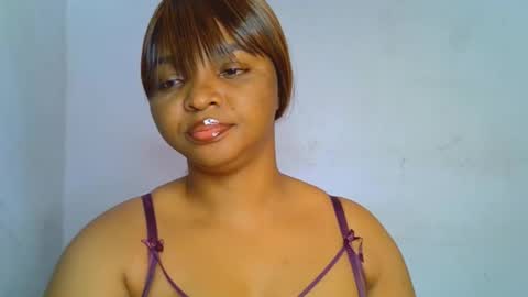Snapshot of sexy_ebonygirl_ chatting on October 2025 07:46:02 PM Clara online show from October 2025 07:46:02 PM