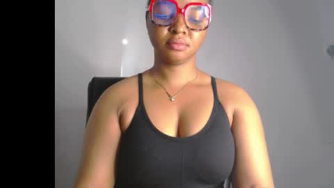 Snapshot of sexy_ebonygirl_ chatting on February 2026 07:12:02 AM Clara online show from February 2026 07:12:02 AM