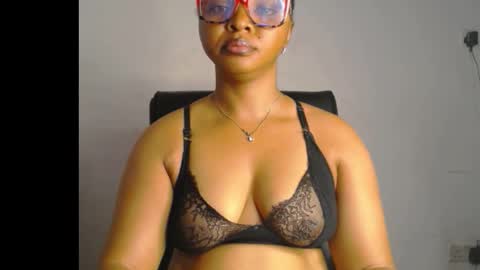 Snapshot of sexy_ebonygirl_ chatting on February 2026 09:29:02 PM Clara online show from February 2026 09:29:02 PM