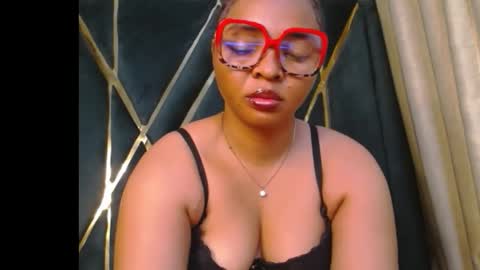 Snapshot of sexy_ebonygirl_ chatting on February 2026 09:16:02 PM Clara online show from February 2026 09:16:02 PM