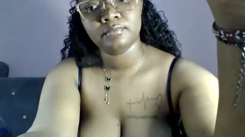 Snapshot of sexy_helle chatting on April 2026 03:24:02 AM sexy_helle online show from April 2026 03:24:02 AM