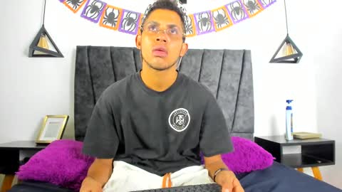 sexy_latin_cum online show from October 2025 03:43:01 AM