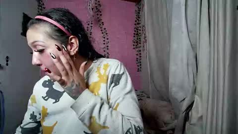 Snapshot of sexy_lolas chatting on November 2025 01:19:01 AM sexy lolas online show from November 2025 01:19:01 AM