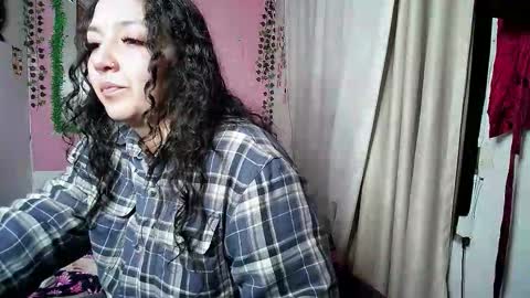 Snapshot of sexy_lolas chatting on November 2025 01:50:02 AM sexy lolas online show from November 2025 01:50:02 AM