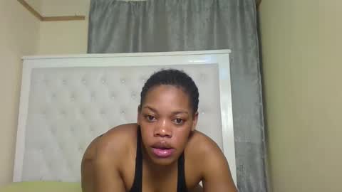 sexy_lyna online show from October 2025 06:19:02 PM