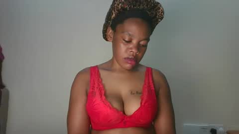 Snapshot of sexy_lyna chatting on December 2025 07:52:01 PM sexy_lyna online show from December 2025 07:52:01 PM