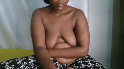 Snapshot of sexy_milk_slut chatting on September 2025 12:10:02 AM milky online show from September 2025 12:10:02 AM