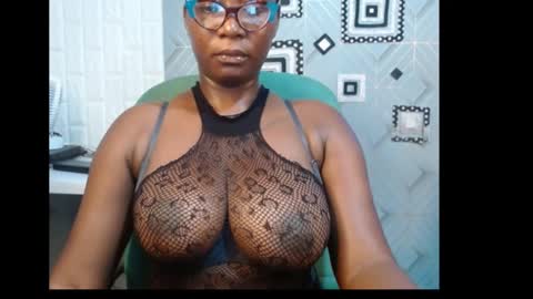 Snapshot of sexy_pearl12 chatting on January 2025 06:38:01 AM zoe online show from January 2025 06:38:01 AM