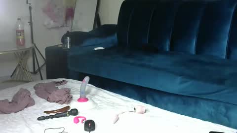 sexy pigeon online show from February 2026 01:46:02 AM